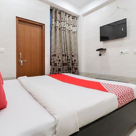 Oyo 69378 Trilok Dham Vrindavan Bagian luar foto